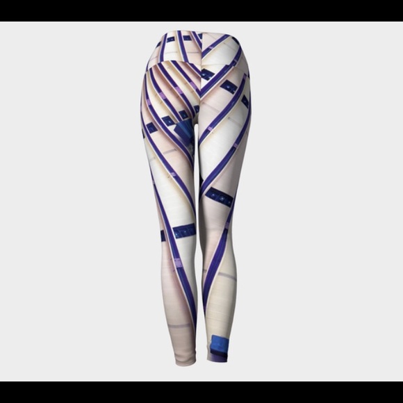 Luxe Yoga Leggings - Chic Stripes by De Vos - Picture 4 of 4
